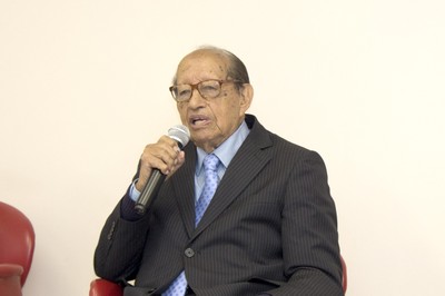  Milton Thiago de Mello 