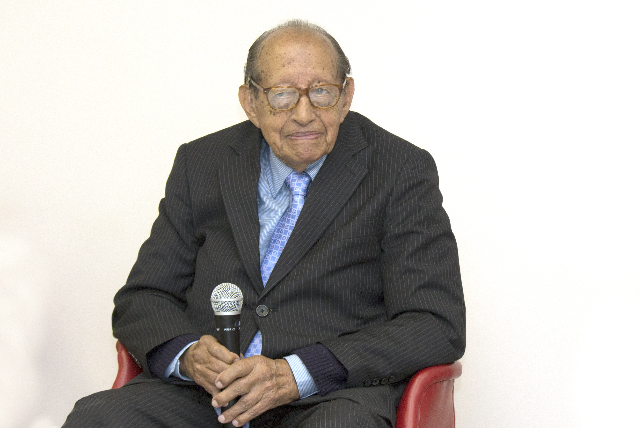  Milton Thiago de Mello 