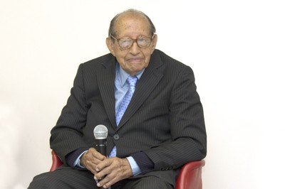  Milton Thiago de Mello 