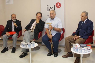 Guilherme Ary Plonski faz a abertura do evento