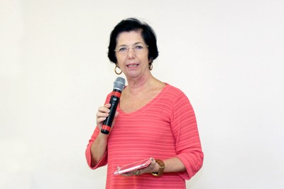 Lívia Armentano Koenigstein Zago, fala durante o debate