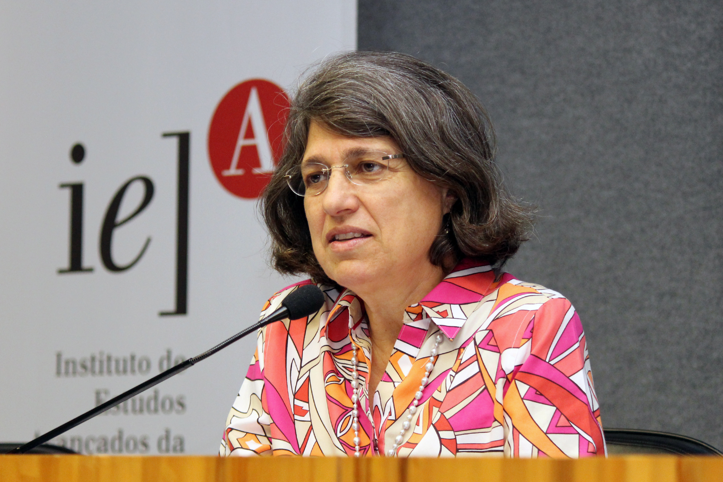 Ana Lydia Sawaya abre o evento
