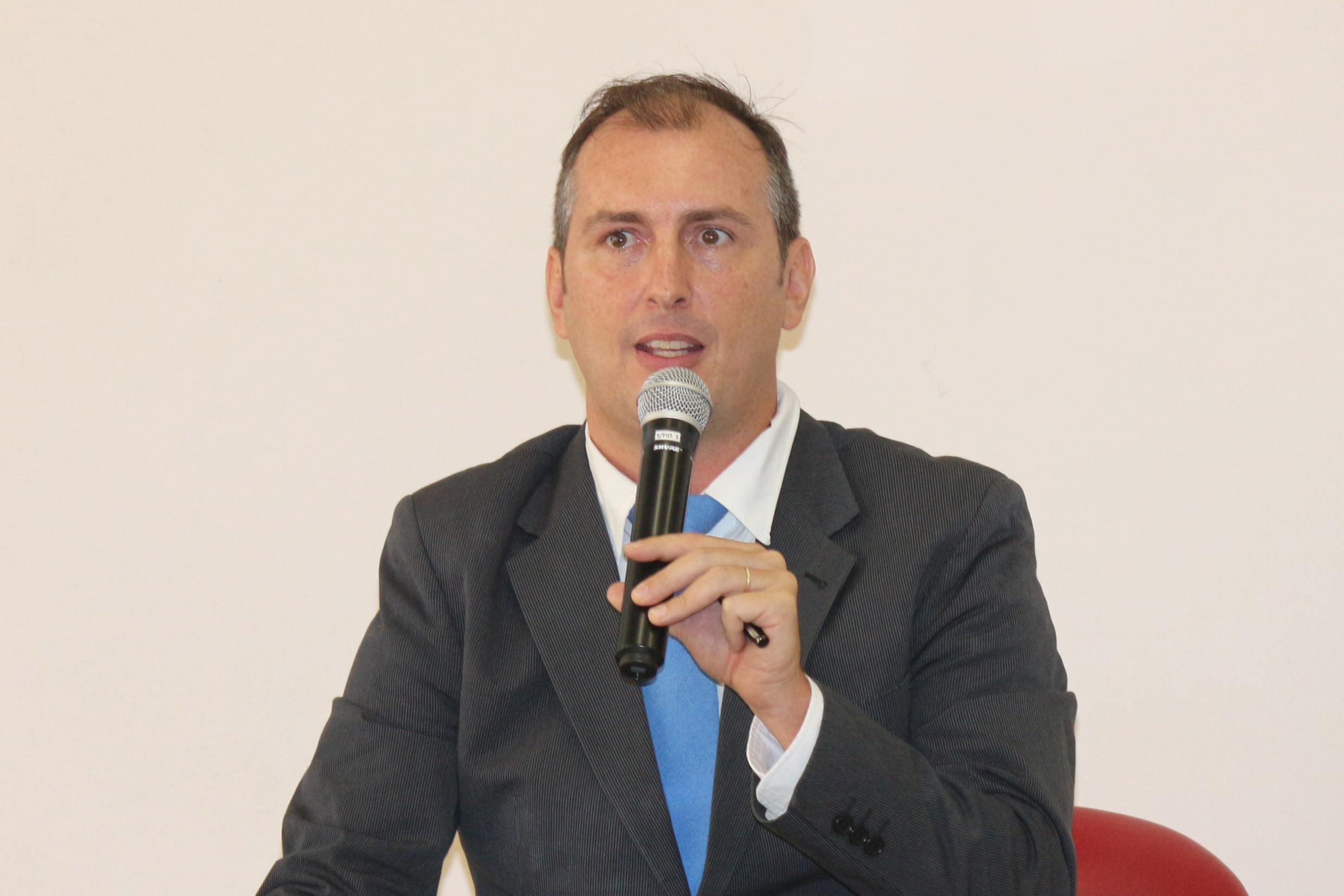 Daniel Lemos apresenta Albert G. J. Tacon