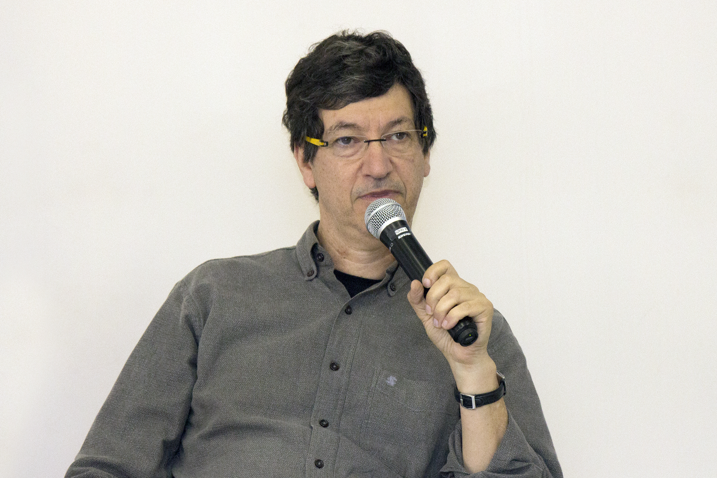 Mario Sergio Salerno abre o evento e apresenta o expositor