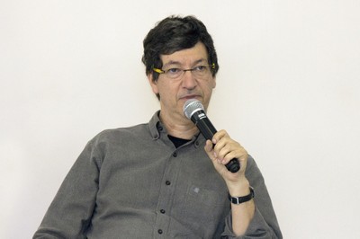 Mario Sergio Salerno abre o evento e apresenta o expositor