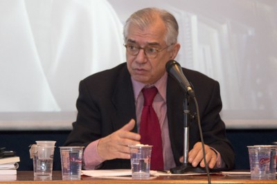 José Álvaro Moisés encerra o evento e agradece a participação de todos