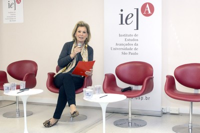 Nina Ranieri abre o evento e apresenta os expositores