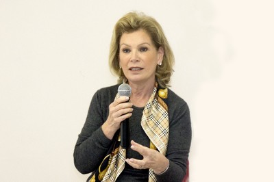 Nina Ranieri encerra o evento e agradece a participação de todos