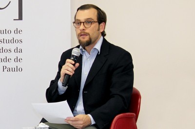 Eduardo Bittar abre o evento e apresenta o expositor