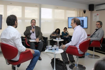 Flavio Ulhoa Coelho abre o evento e apresenta os expositores