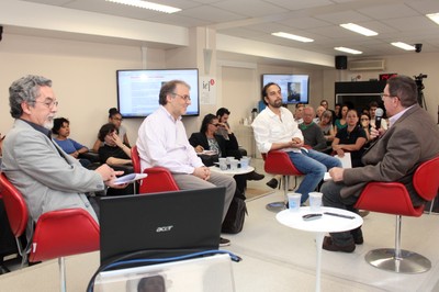 À partir da esquerda, Nílson José Machado, Marco Lucchesi, Jacques Fux e Flavio Ulhoa Coelho