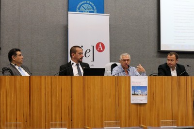 José Álvaro Moisés abre o evento e apresenta os expositores
