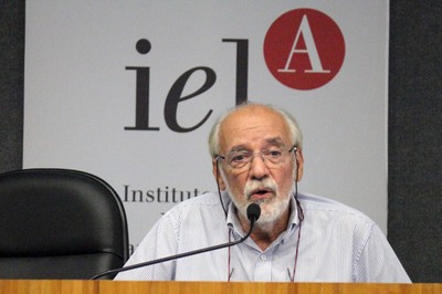 Marcos Barbosa de Oliveira agradece aos participantes e encerra o evento