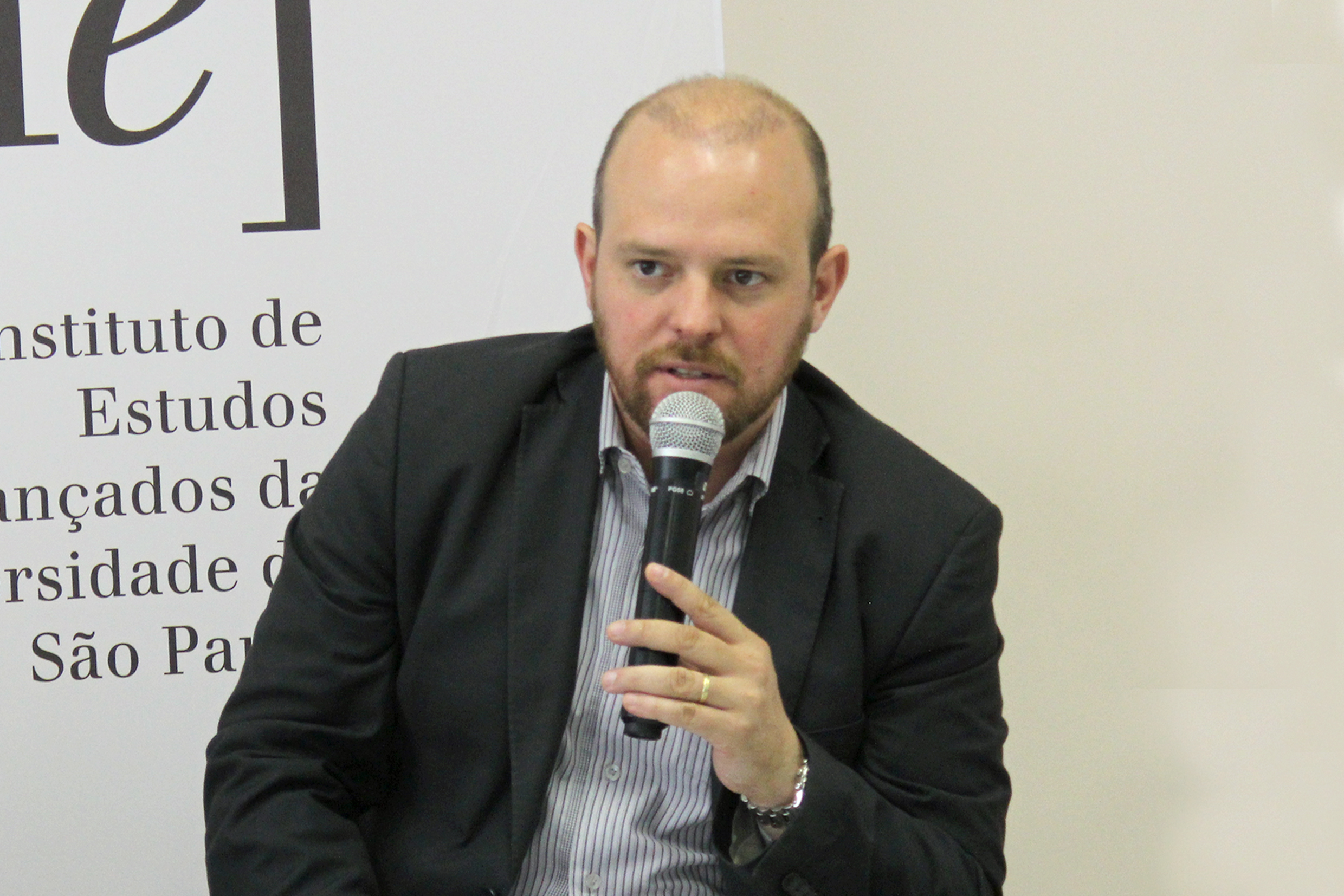 Vitor Blotta abre o evento e apresenta os expositores