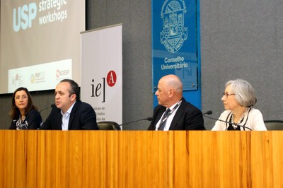 Hamilton Varela abre o evento e apresenta os expositores
