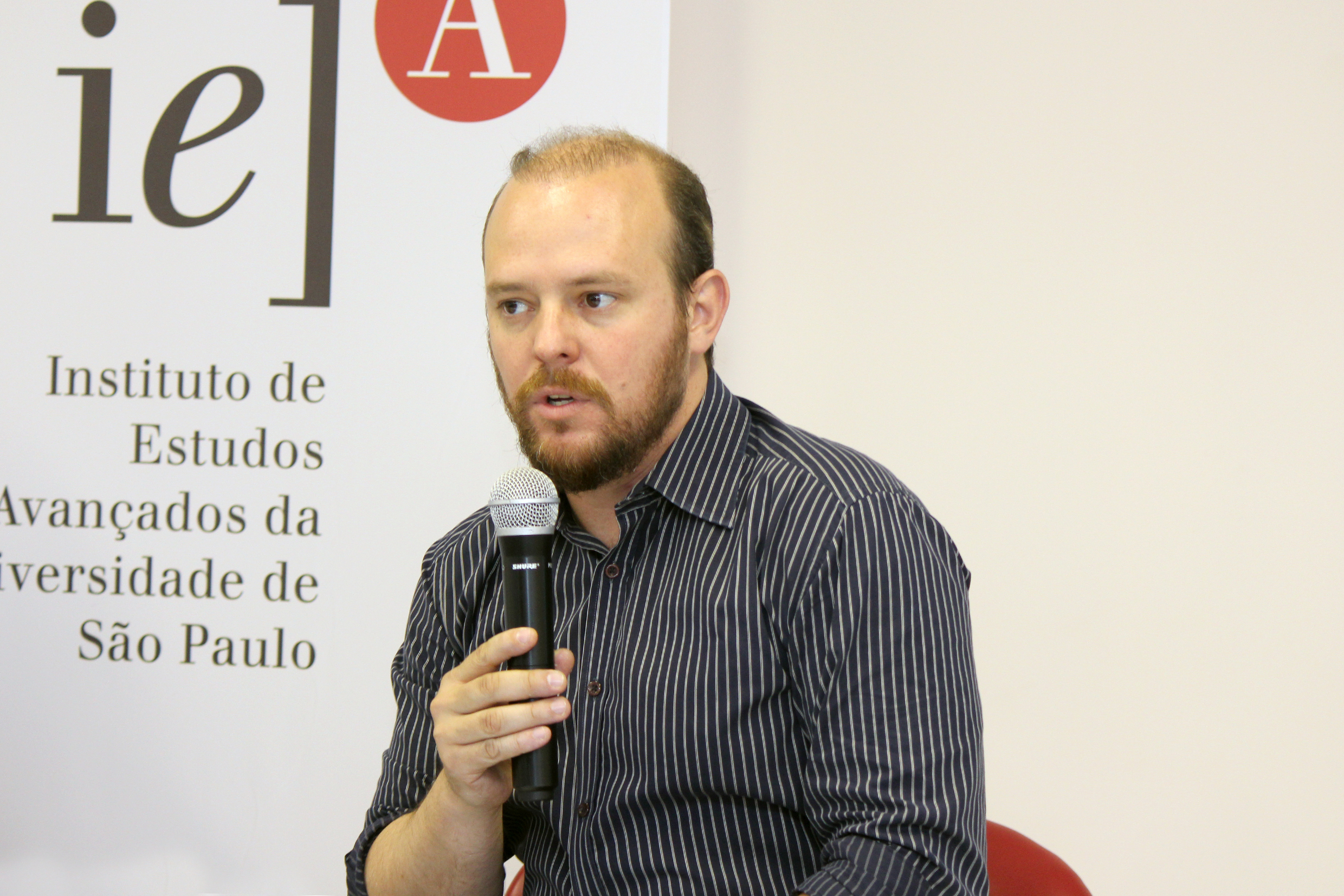 Vitor Blotta abre o evento e apresenta os expositores