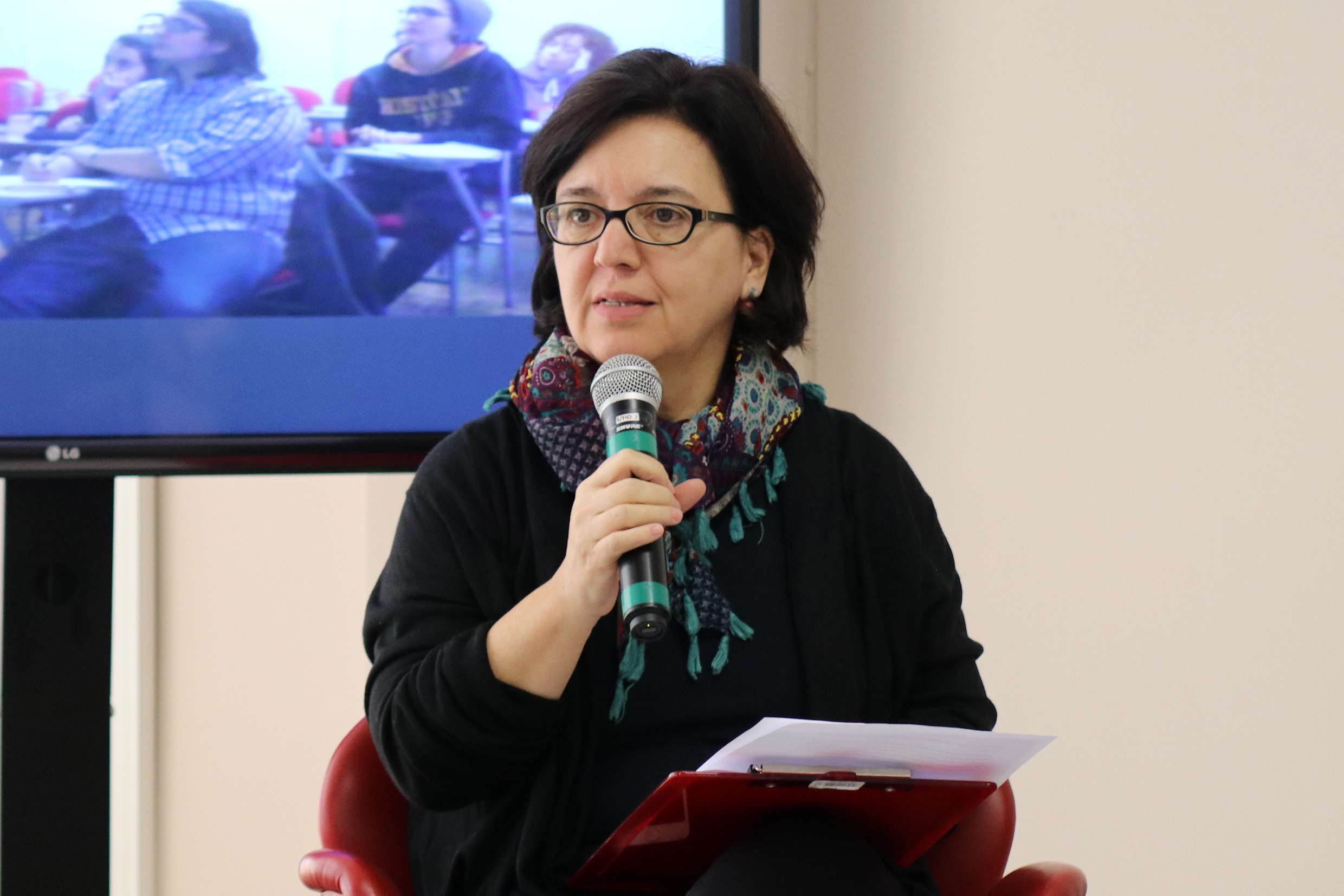 Isis Baldini Elias apresenta os expositores