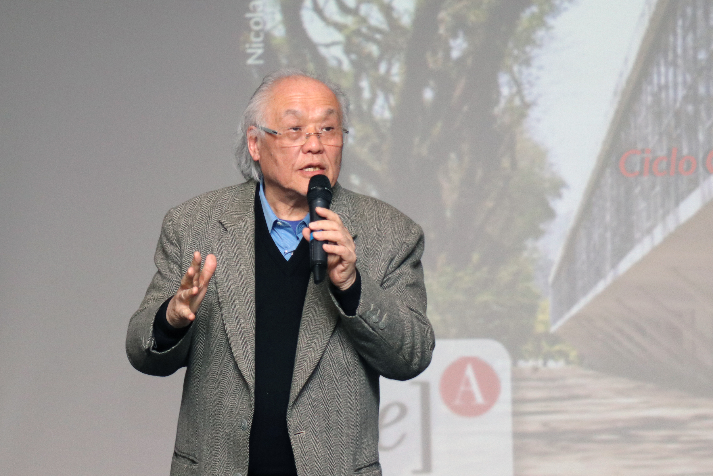 Ricardo Ohtake apresenta os expositores