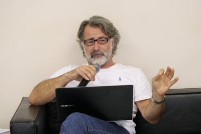 Wolfgang Merkel fala durante o debate