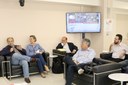 Glauco Arbix faz pergunta durante o debate