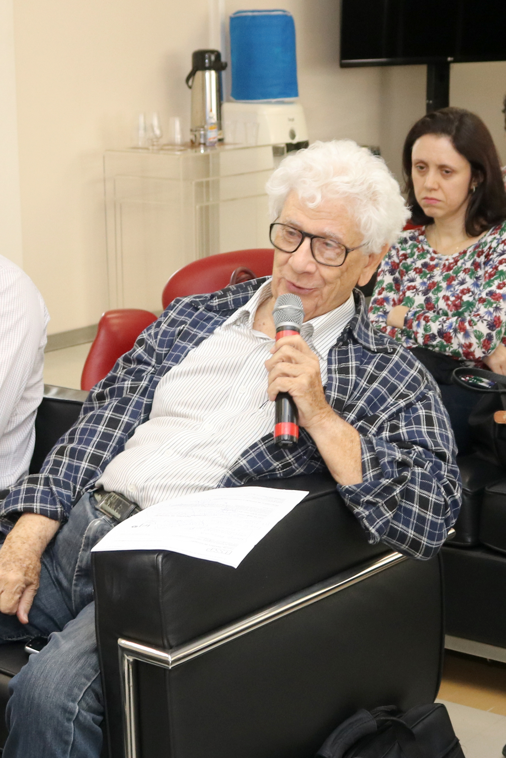 José da Rocha Carvalheiro faz pergunta aos expositores