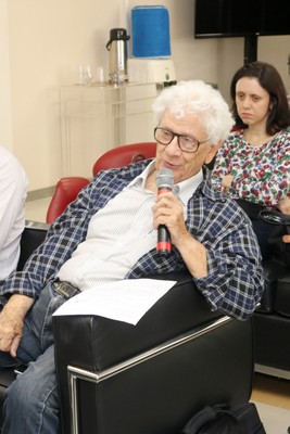 José da Rocha Carvalheiro faz pergunta aos expositores