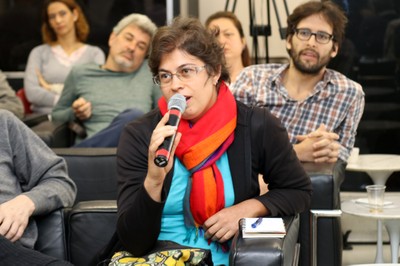 Participante do Público faz perguntas ao expositor