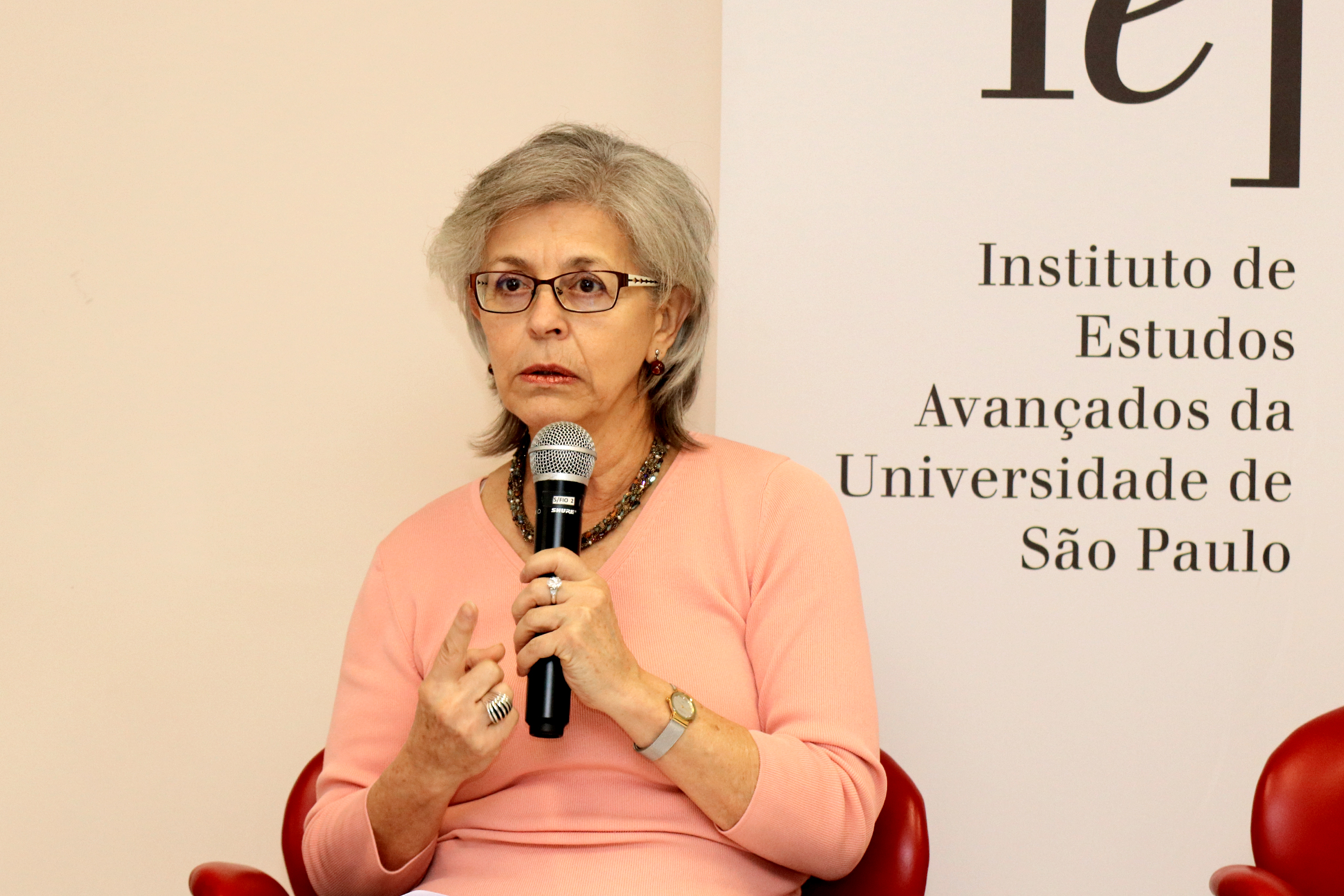 Neli Aparecida de Mello-Théry  abre o evento