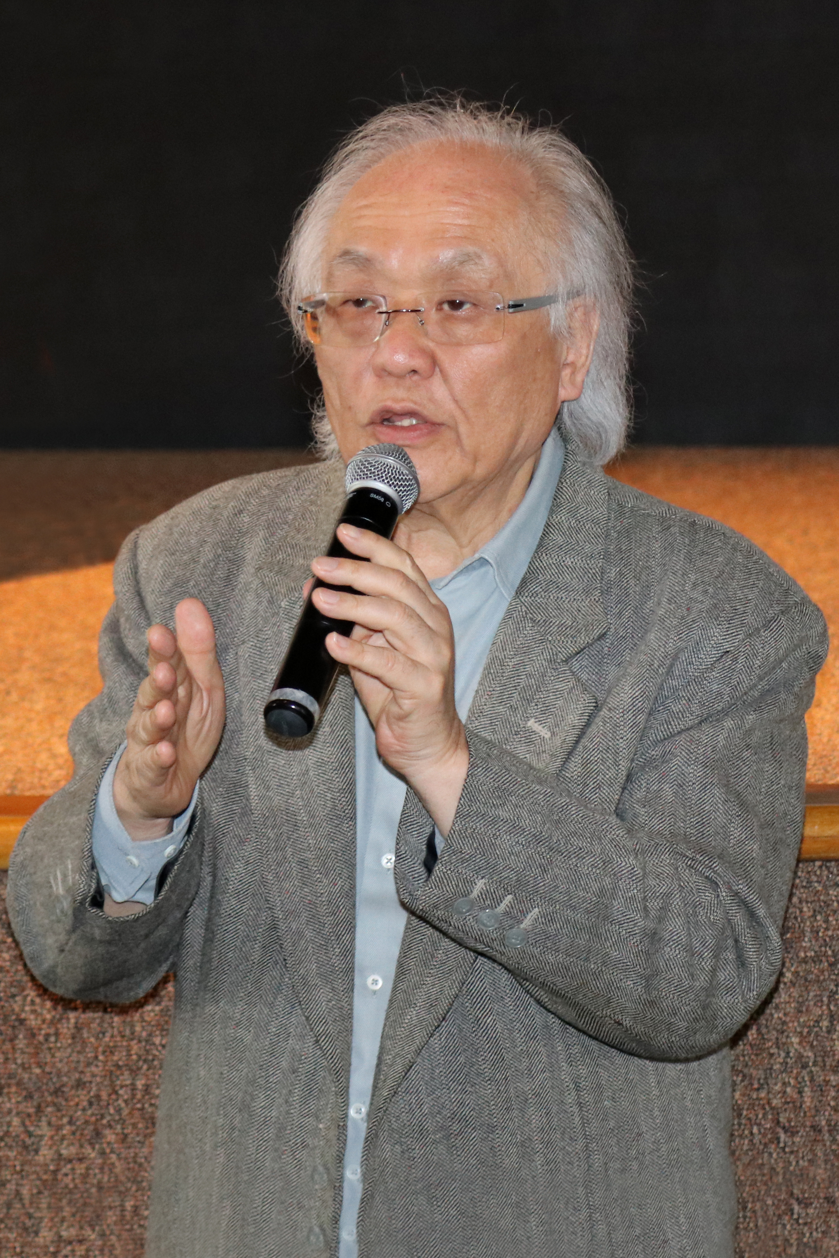 Ricardo Ohtake apresenta o expositor