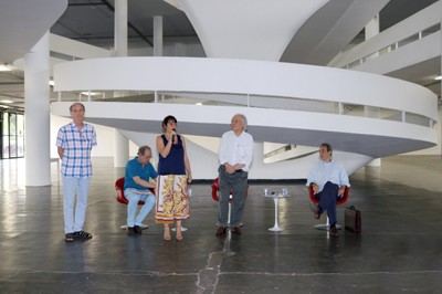 Martin Grossmann, Paulo Herkenhoff, Luciana Guimarães, Ricardo Ohtake e Carlos Augusto Calil