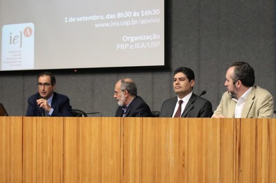 Weber Amaral, Guilherme Ary Plonski, Paulo Almeida e Hamilton Varela 