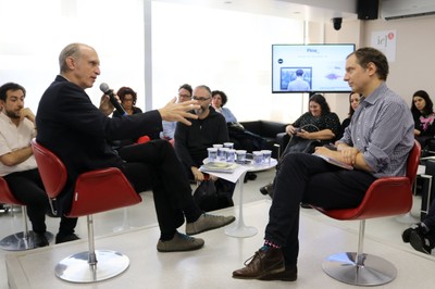 Martin Grossmann faz a abertura do evento e apresenta Jochen Volz
