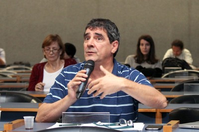 Daniel Luzzi faz perguntas durante o debate - 25/04/2017