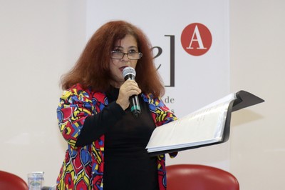 Maria Filomena de Souza faz apresentação musical em homenagem a Ricardo Ohtake