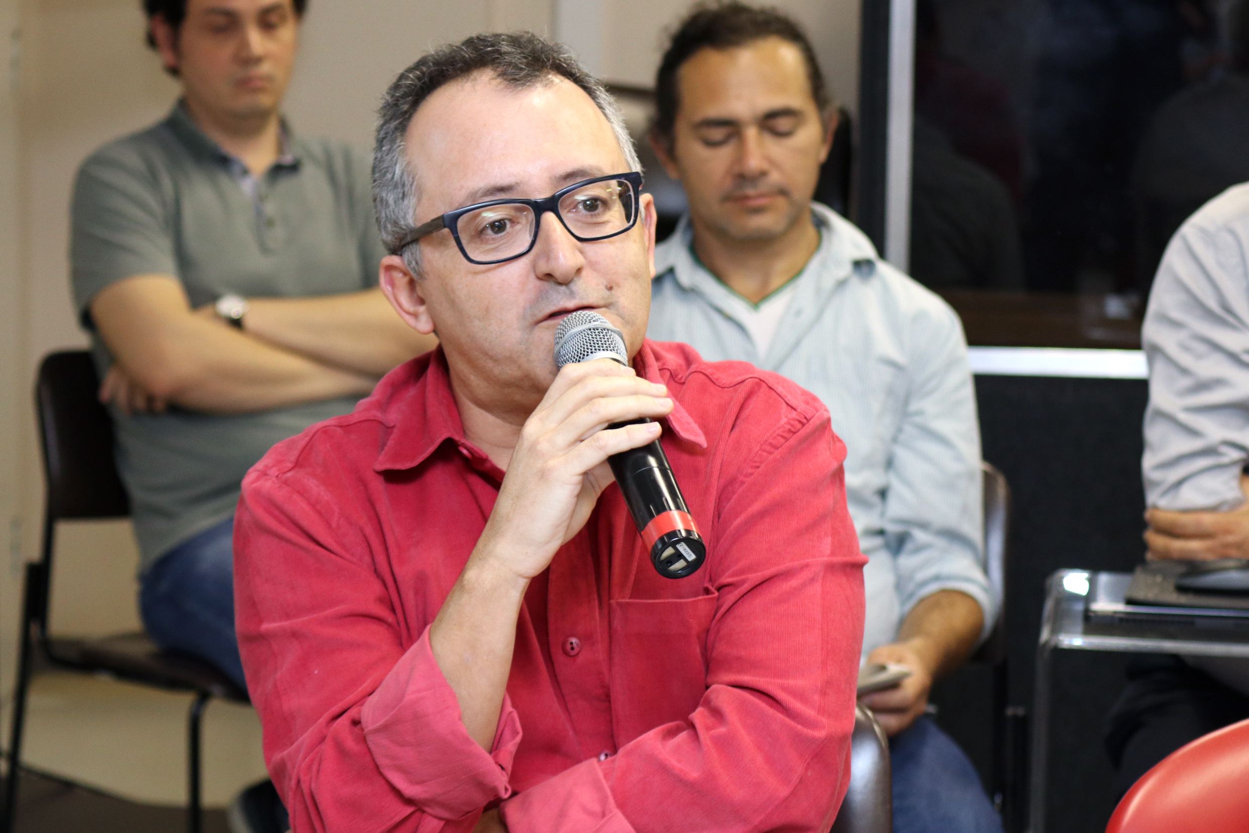 Everaldo Andrade faz perguntas ao expositor