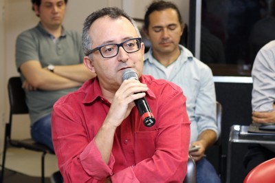 Everaldo Andrade faz perguntas ao expositor