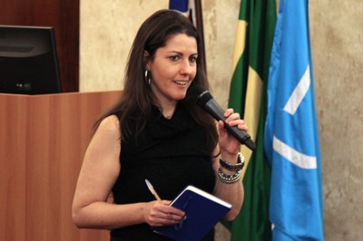 Gabriela Di Giulio encerra o evento e agradece
