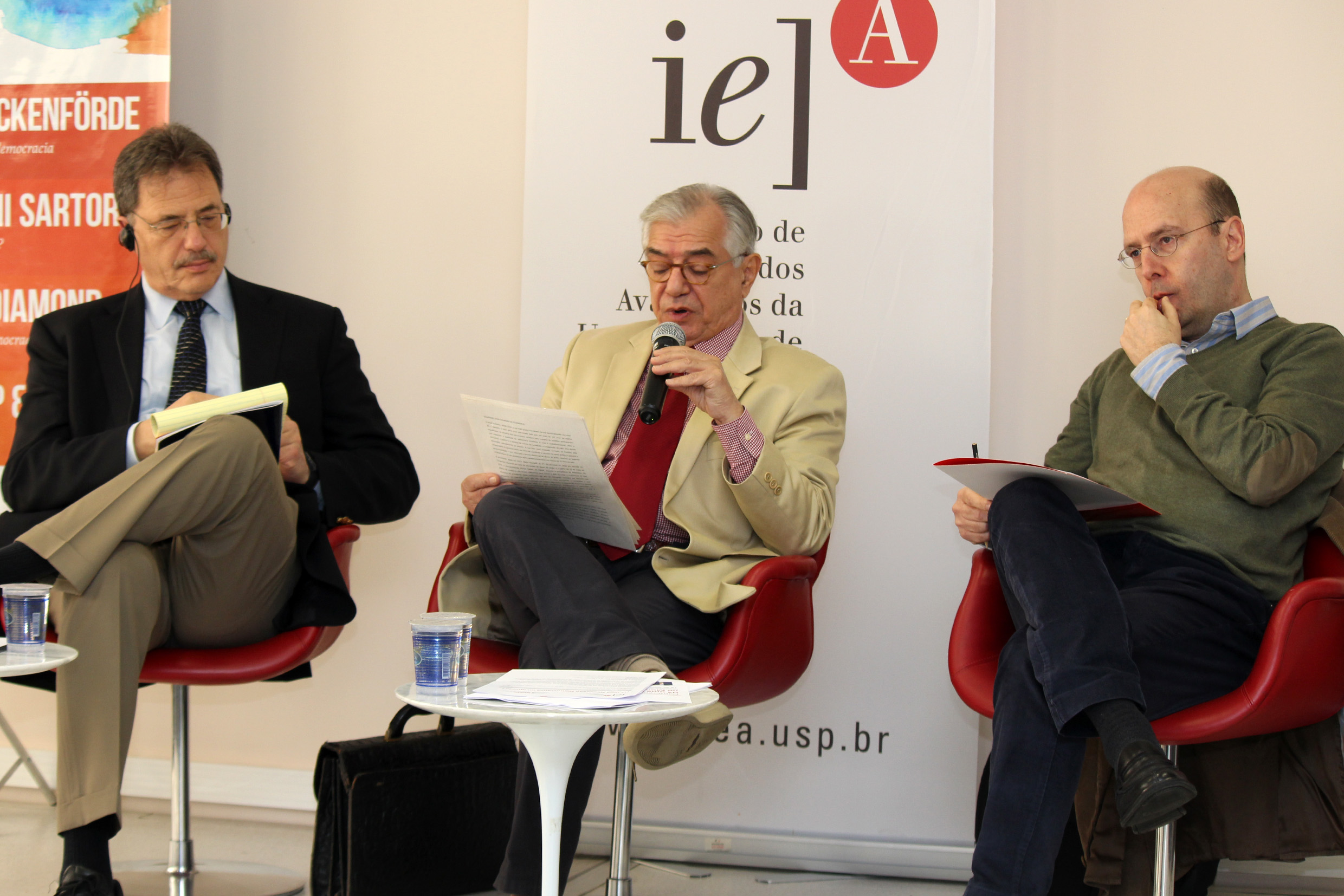 Larry Diamond, José Álvaro Moisés e Sérgio Fausto 