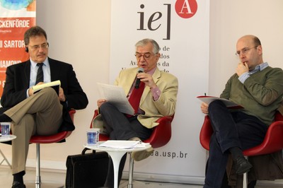Larry Diamond, José Álvaro Moisés e Sérgio Fausto 