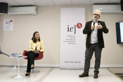 Marcos Buckeridge abre o evento e apresenta Marta Arretche