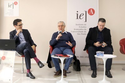 José Álvaro Moisés abre o evento e apresenta os expositores