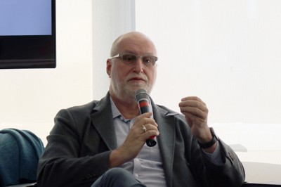 Ricardo Young fala durante o debate