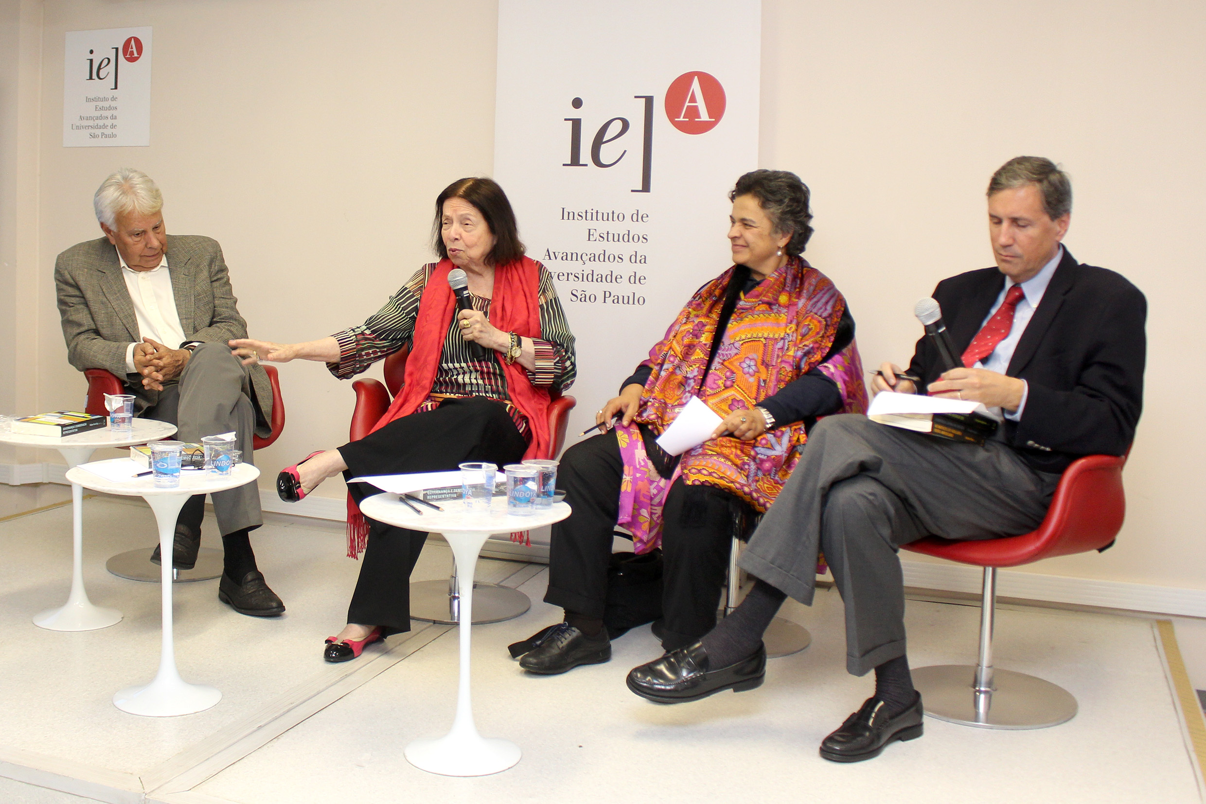 Felipe González, Nélida Piñon, Beatriz Paredes e Pedro Dallari