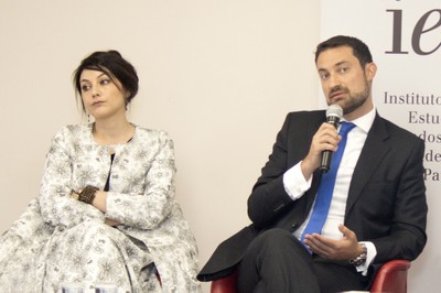Marike Paulson e Vitor Castro 