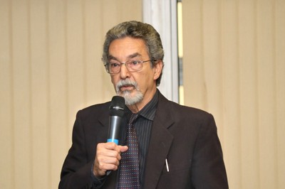 Nílson José Machado encerra as exposições