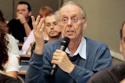 Participante do público faz perguntas ao expositor - 20/03/2017