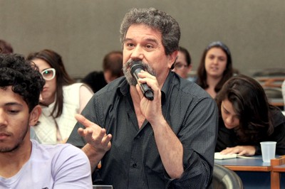 Participante do público faz perguntas ao expositor - 20/03/2017