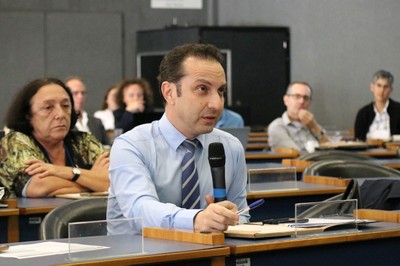 Marcelo Morales faz perguntas aos expositores