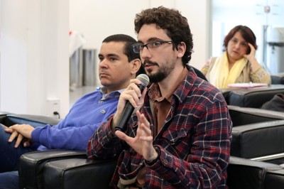 Maurício Lacerda Nogueira faz perguntas ao expositor