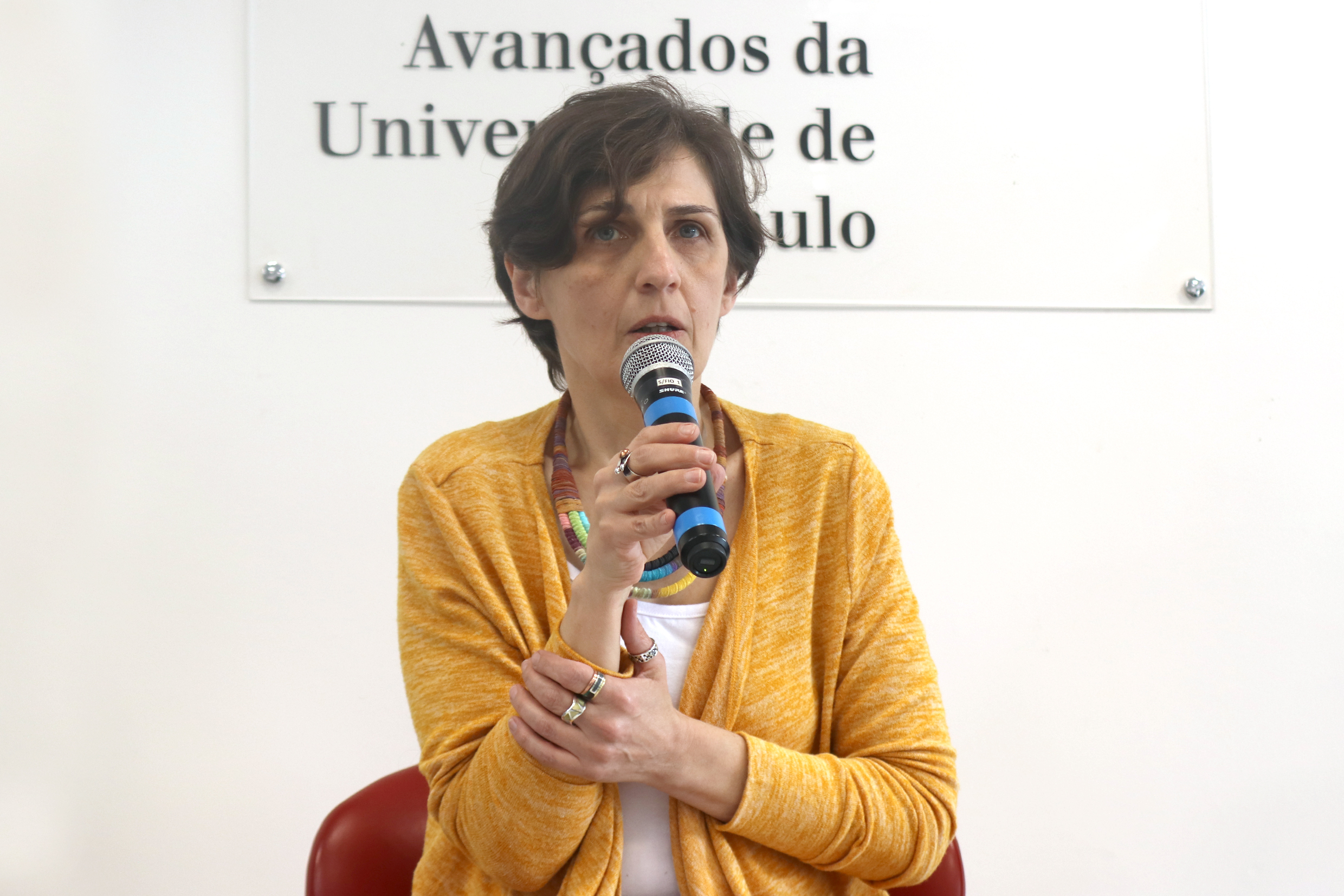 Wânia Pasinato abre o evento e apresenta os expositores